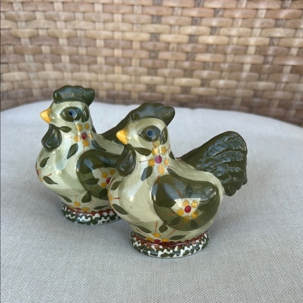 Old World Green
by TEMP-TATIONS Figural Salt and Pepper Chicken Shakers